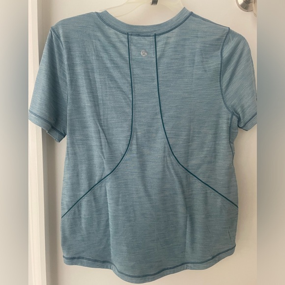 Lululemon athletic t-shirt size 4 - Picture 4 of 4